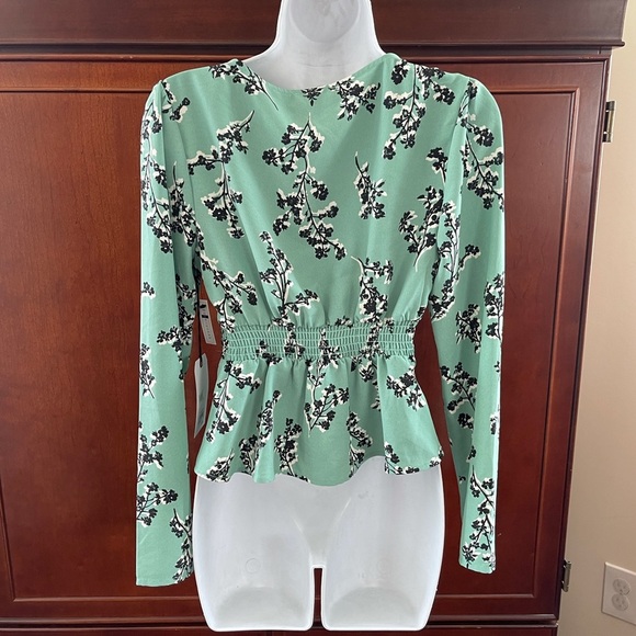 NWT Leith green wing space Delila floral blouse - Picture 6 of 6